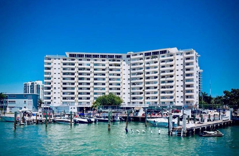 Premium Modern Waterfront Apartment With Miami Skyline View On The Bay 5 Mins Drive To Miami Beach With Free Parking Екстериор снимка